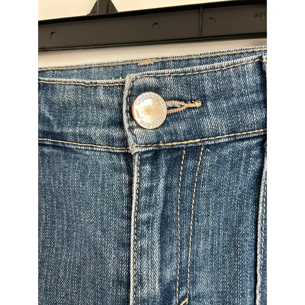 Style & Co. Bottoms Up Jeans - Size 10 Straight Leg - Picture 3 of 7